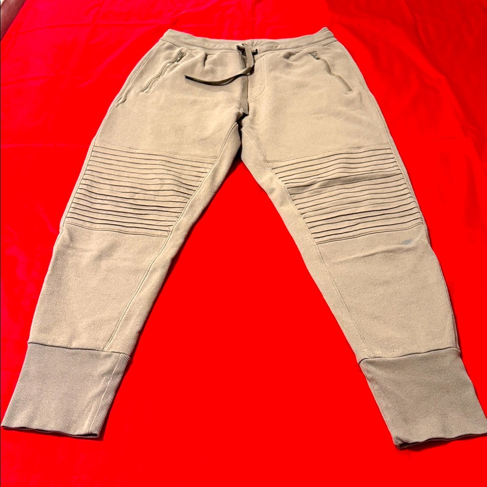 Alo Yoga Brown joggers (Good pre-owned condition. Size is between medium & large